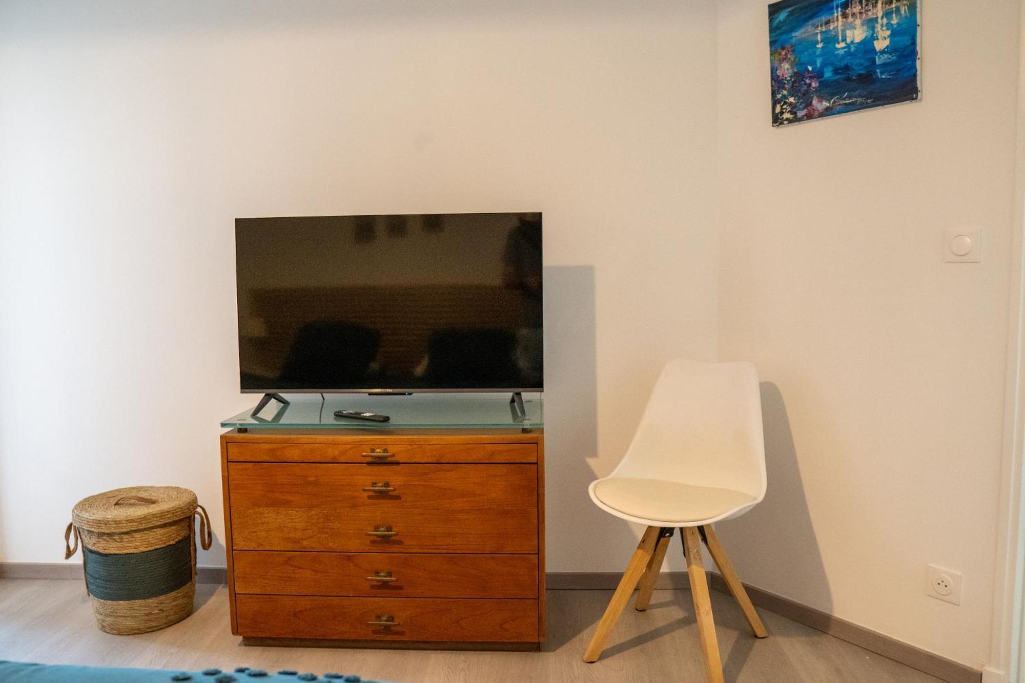 T2! 3 Ou 4 Personnes Centre Ville Neuf Avec Garage Sanary-sur-Mer Esterno foto