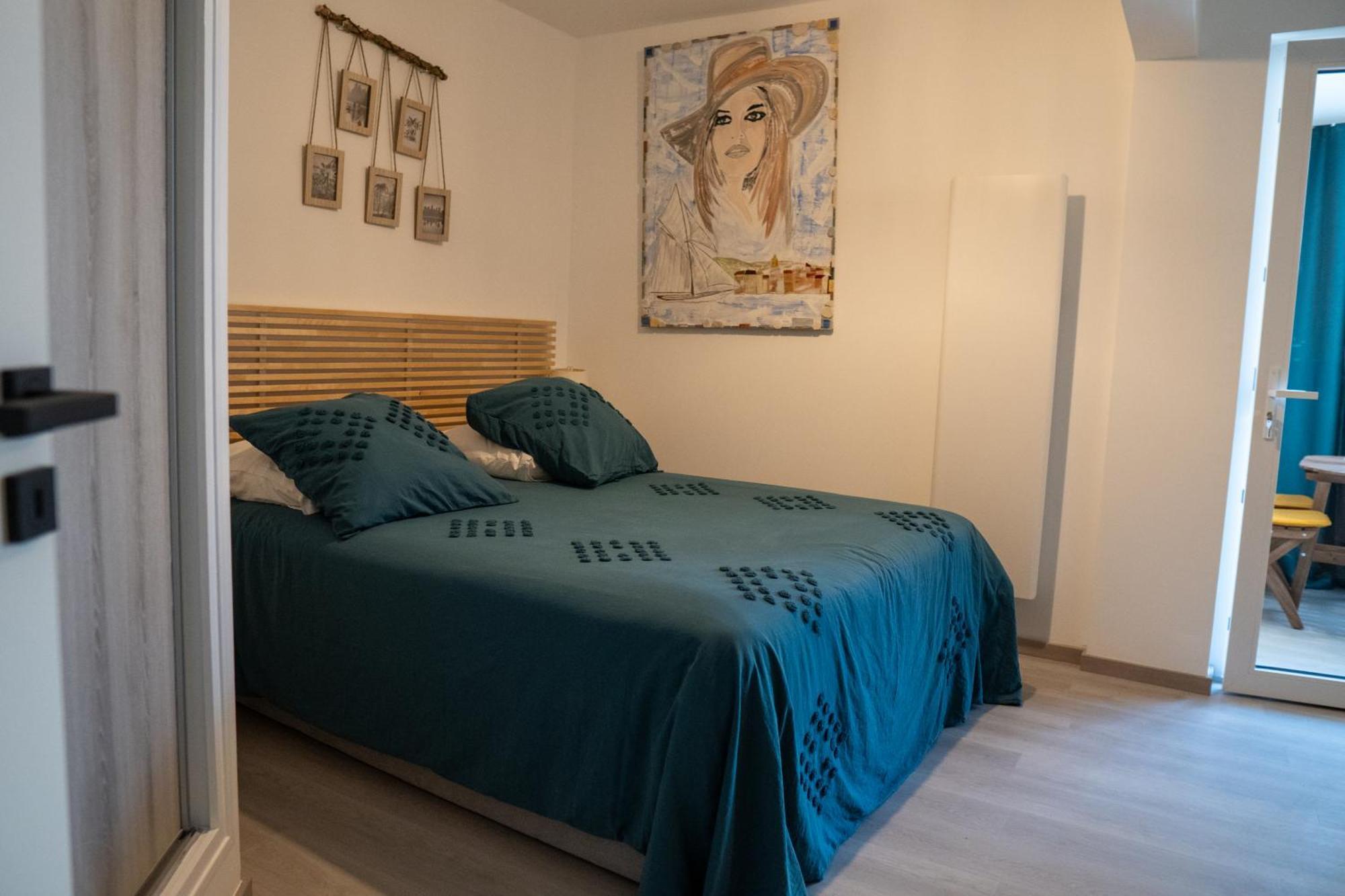 T2! 3 Ou 4 Personnes Centre Ville Neuf Avec Garage Sanary-sur-Mer Esterno foto