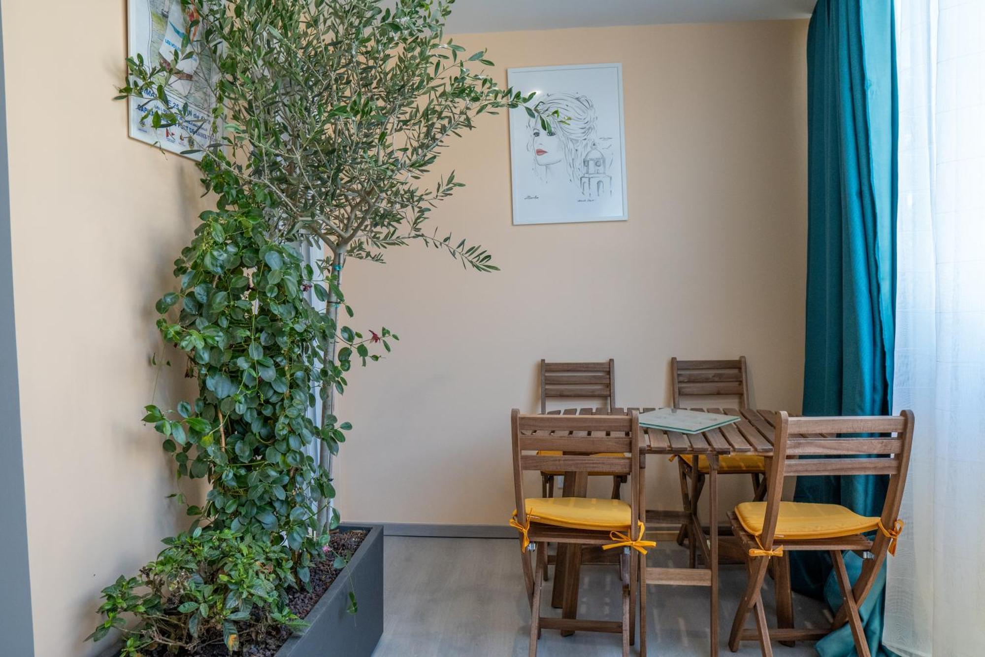 T2! 3 Ou 4 Personnes Centre Ville Neuf Avec Garage Sanary-sur-Mer Esterno foto