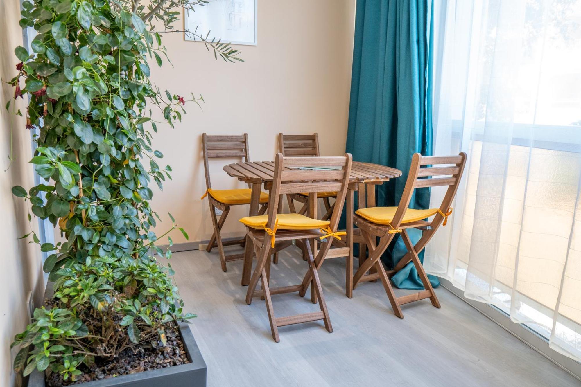 T2! 3 Ou 4 Personnes Centre Ville Neuf Avec Garage Sanary-sur-Mer Esterno foto